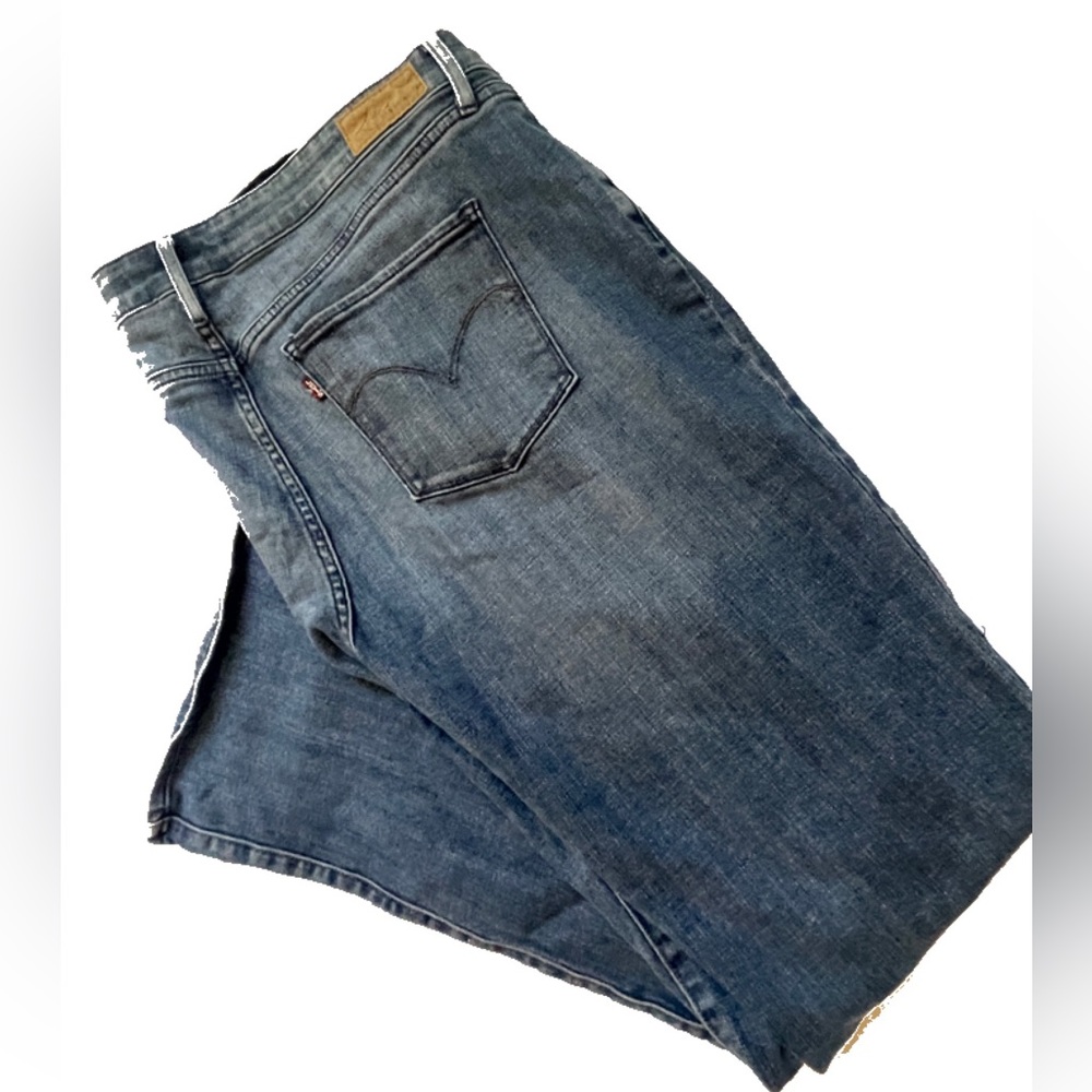 Women’s Levi’s Mid-Rise Skinny Boot-Cut Jeans. Size 16. Stretch.